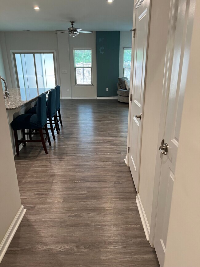 Building Photo - 331 Park Meadows Dr