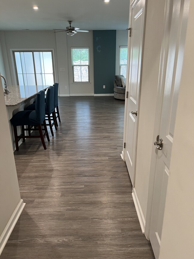 Foto del edificio - 331 Park Meadows Dr