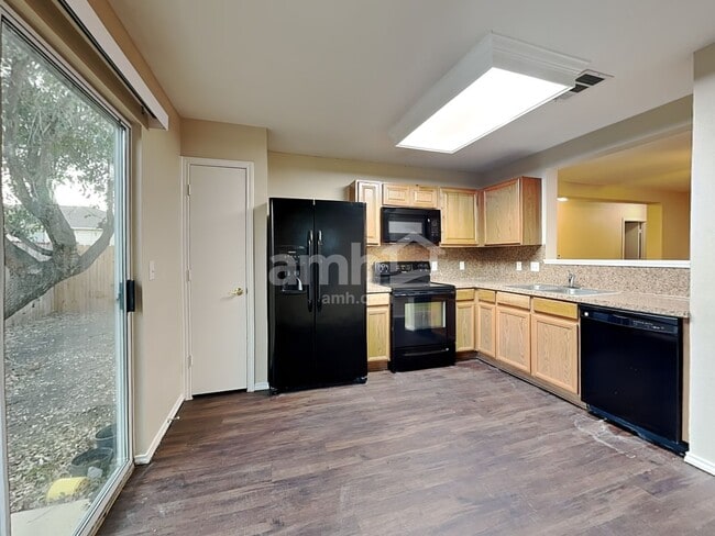 Building Photo - 6733 Doyal Dr