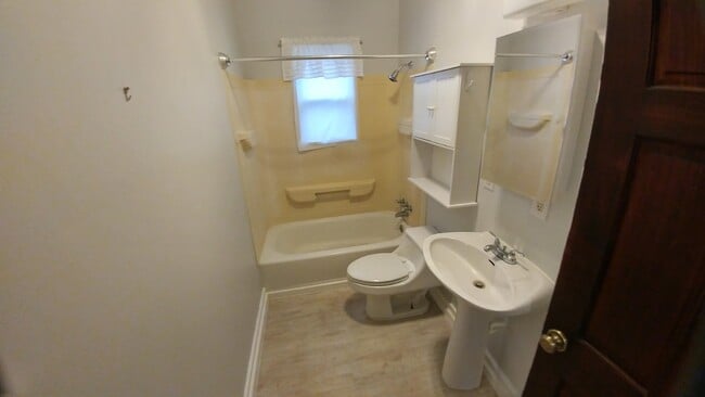 Bathroom - 1016 Morrison Ave