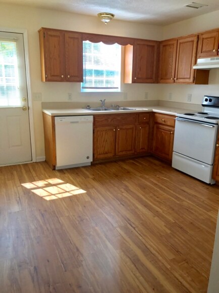 kitchen - 805 Mark St