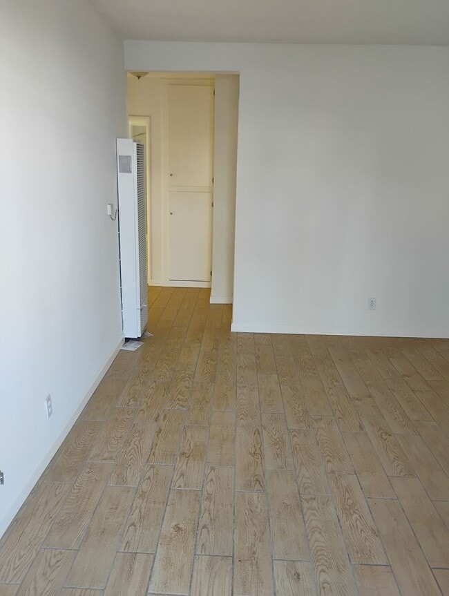 Building Photo - 18924-18934 Gault Street