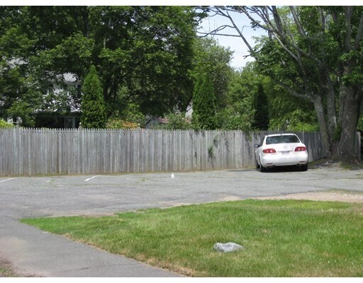 Building Photo - 153 Holten St