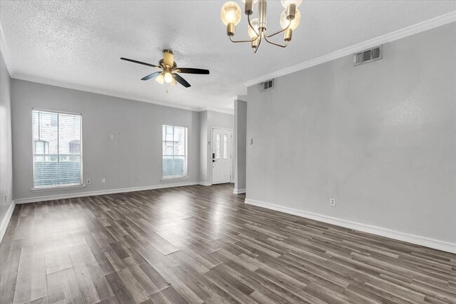 Building Photo - 7700 Creekbend Dr