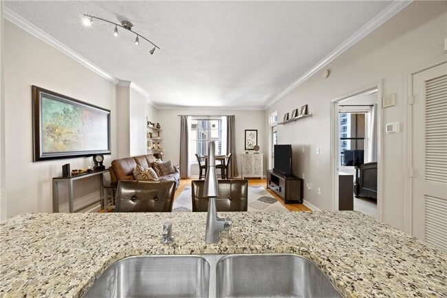 Building Photo - 1101 Juniper St NE