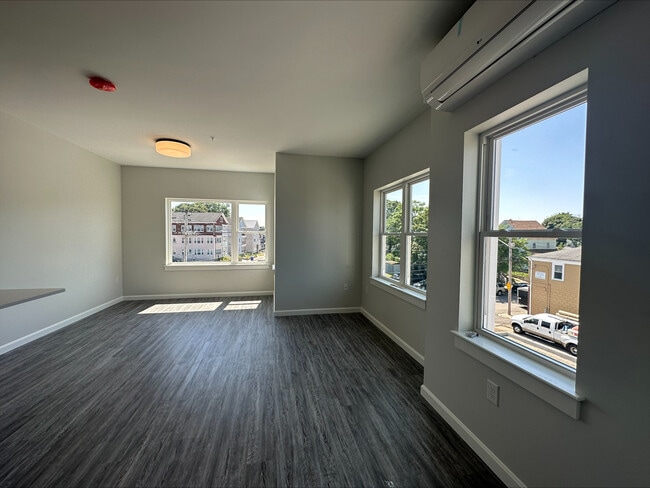 Apartamento tipo estudio 25, unidad de esquina, espacio común - 135 - 153 Waterman Ave
