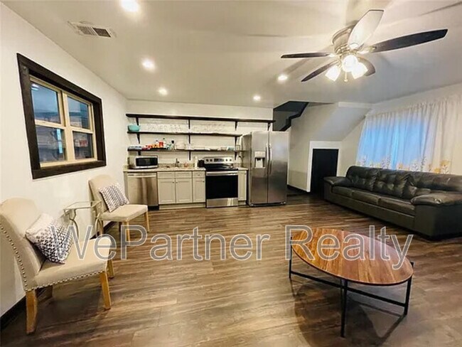 Foto del edificio - 1189 Iris Lake Rd