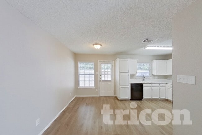 Building Photo - 1708 N Bent Tree Trail