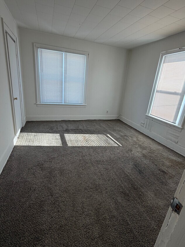 Foto del edificio - 304 Ewing Ave