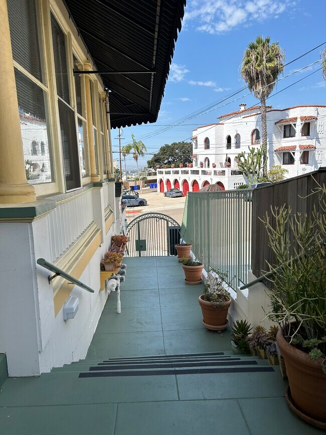 Foto del edificio - 2329 Curlew St