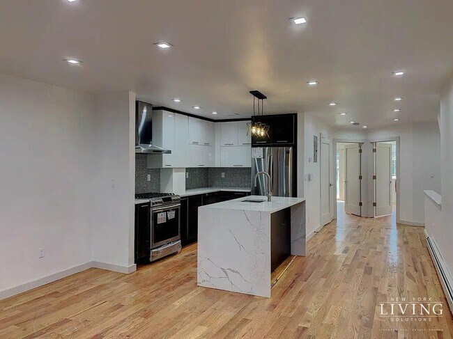 Foto del edificio - BUSHWICK~NEWLY RENOVATED~DUPLEX~PRIME LOCA...