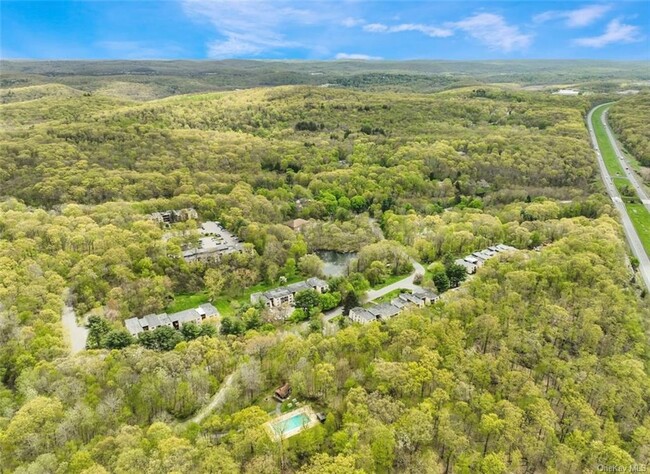 Building Photo - 428 Fox Run Ln