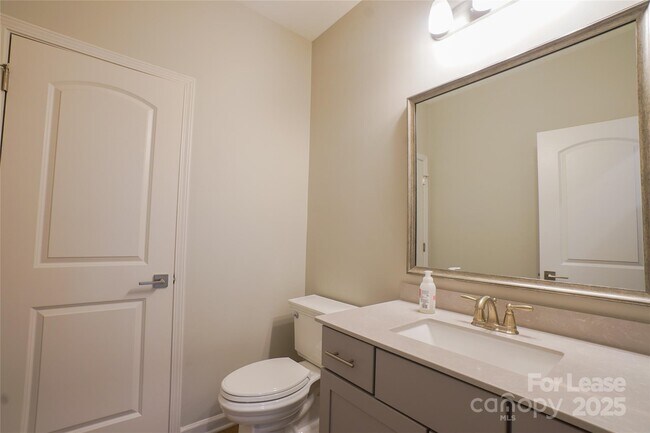 Building Photo - 16126 Flame Azalea Ct