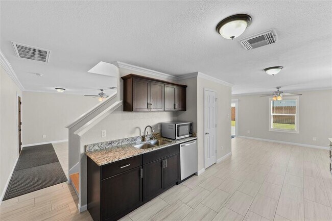 Foto del edificio - 5007 Fox Mill Ln