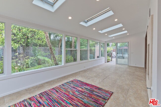 Foto del edificio - 1453 Allenford Ave