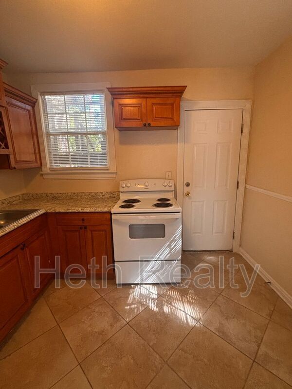 Building Photo - 3233 Post St