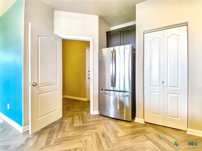 Foto del edificio - 1721 Arbor Knot Dr