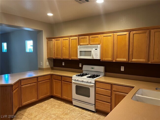 Building Photo - 2747 Lochleven Way