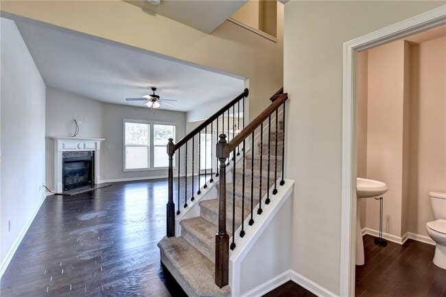 Building Photo - 5160 Breezewood Cir