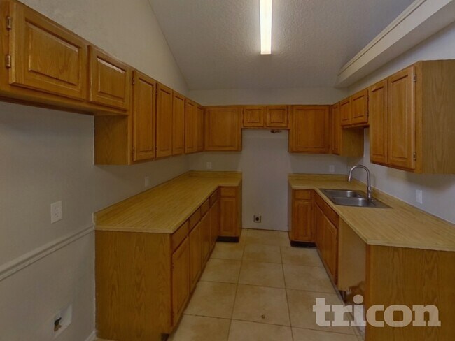 Foto del edificio - 2520 Butterfield Dr