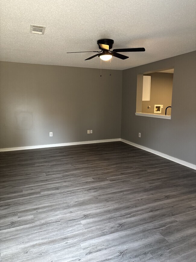 Foto del edificio - 3638 Russelwood Dr