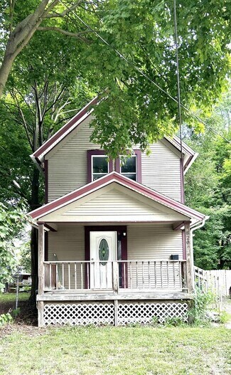 Building Photo - 820 Cross St