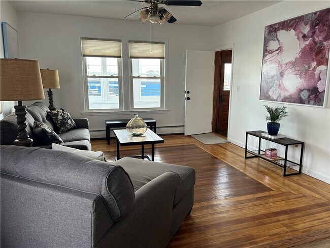 Foto del edificio - 632-634 Cottage St.