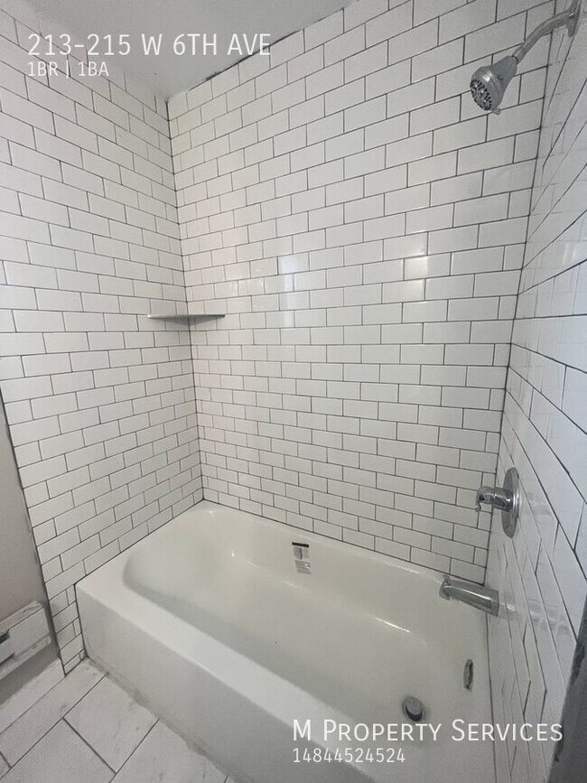 Building Photo - Newly Renovated 1st Floor One Bedroom Apar...