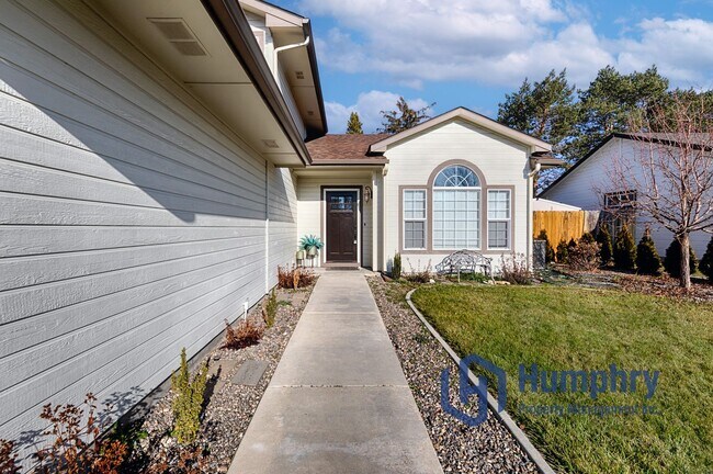 Foto del edificio - Beautiful home located just minutes from Settler's Park!