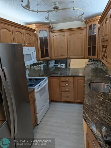Building Photo - 6307 Bay Club Dr