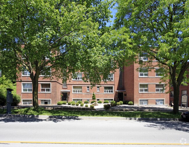 Photo du bâtiment - Hellen Court Apartments