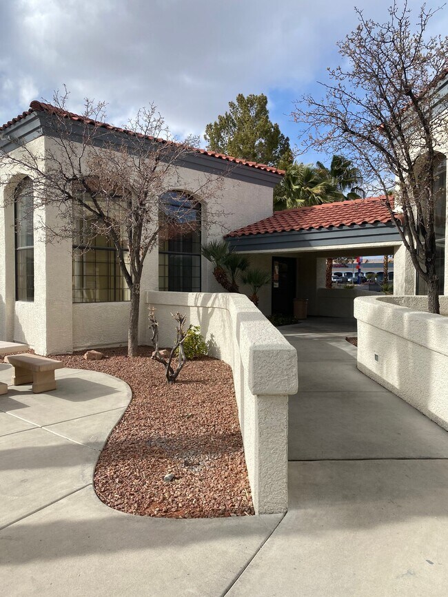 Foto del edificio - 8455 W Sahara Ave