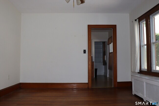 Foto del edificio - 60 Nesbit Ave