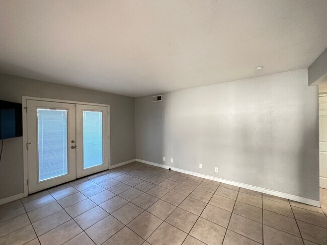Foto del edificio - Las Brisas Apt Homes
