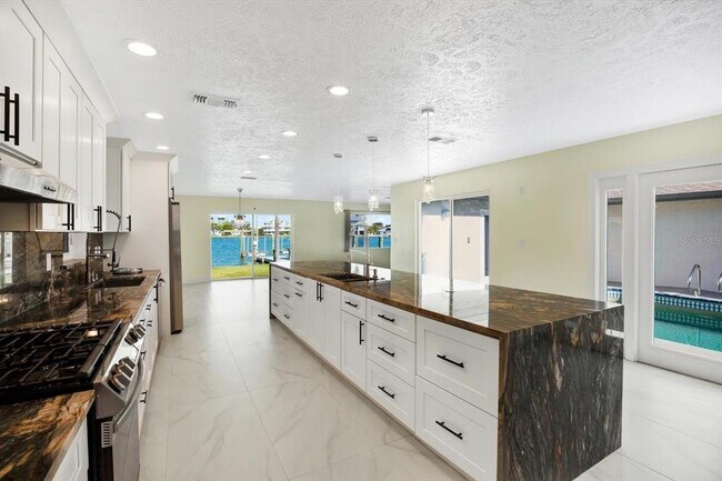 Building Photo - 47 Dolphin Dr