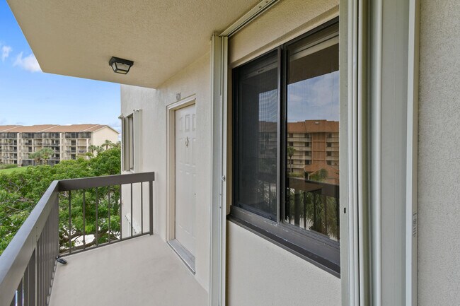 Foto del edificio - 2201 Marina Isle Way