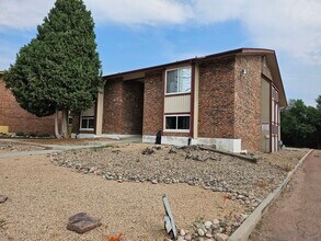 Building Photo - 980 Holli Springs Ln