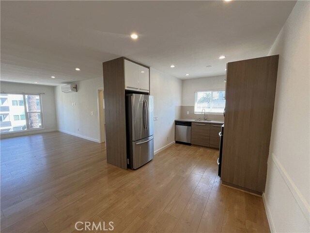 Foto del edificio - 8304 Clinton Ave