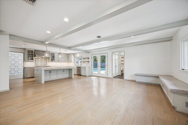 Foto del edificio - 547 3 Corners Dr