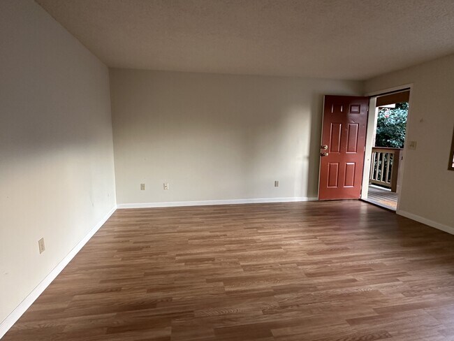 Building Photo - 428 Stow Ave S