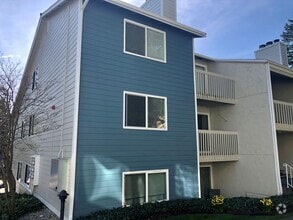 Building Photo - 9494 Redmond - Woodinville Rd NE