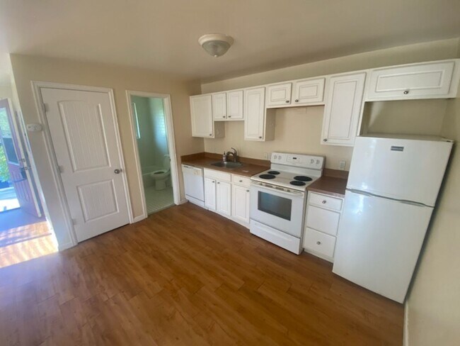 Building Photo - Conveniently located Studio - Lakewood CO