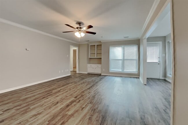 Building Photo - 1315 Forest Hollow Dr