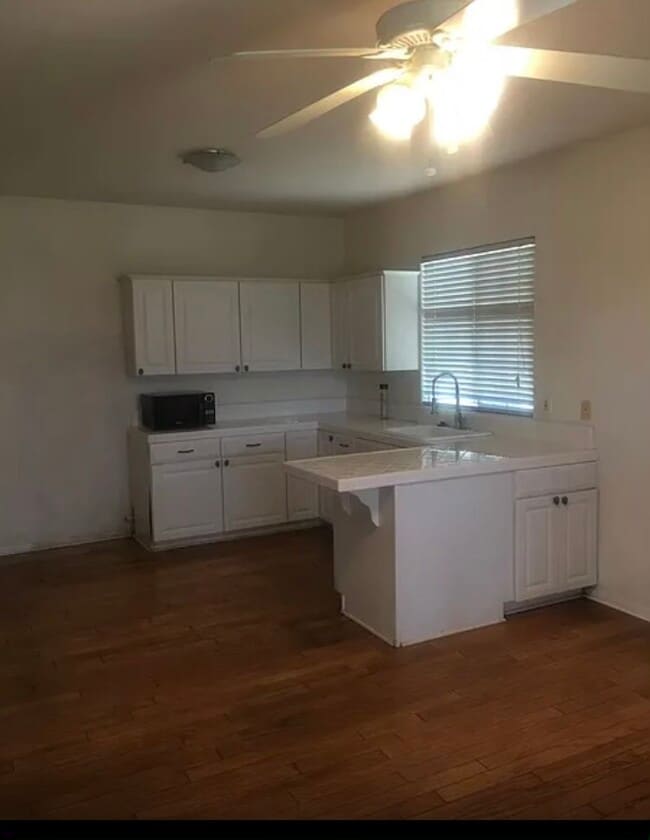 Foto del edificio - 8960 Camellia Ct