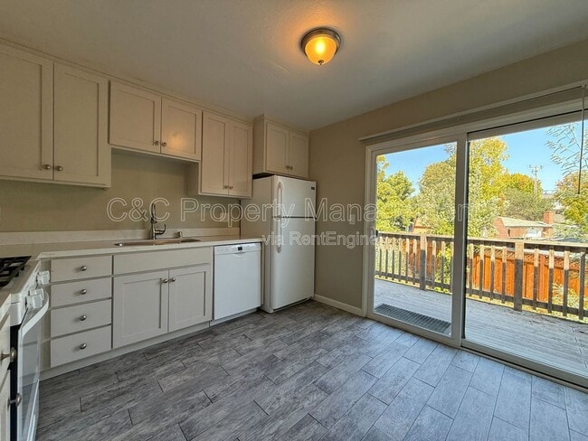 Building Photo - 2895 Capitola Rd