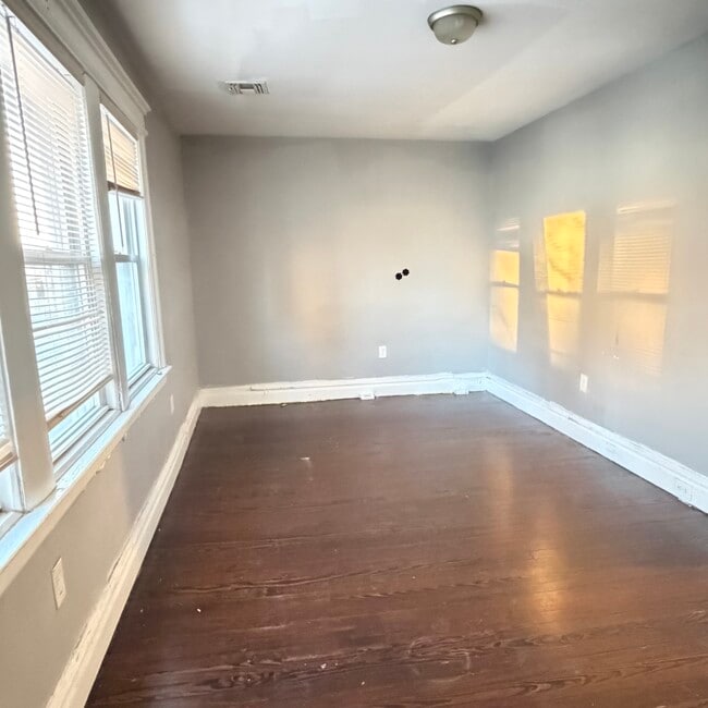 Foto del edificio - 219 Schuyler Ave