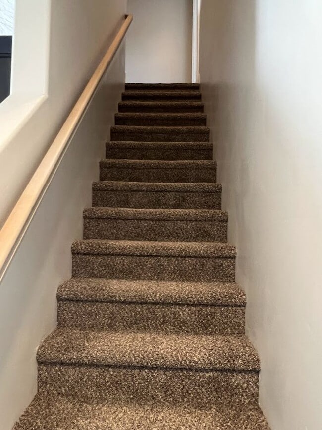 Building Photo - Cedar Reserves Town Home!