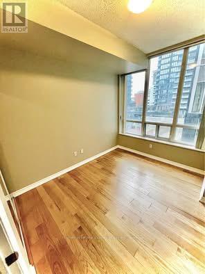 Building Photo - 270 Wellington St W