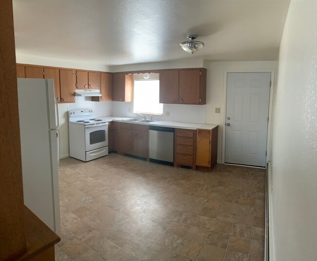 Building Photo - 1504 N Estrella Ave