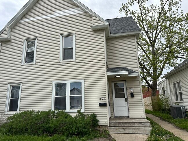 Building Photo - 806 2nd Ave SW